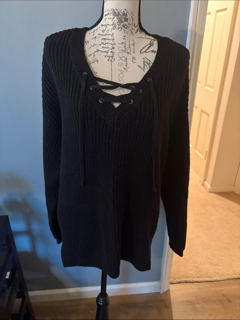 Ruff Hewn Black Lace-Up V-Neck Ribbed Women's Sweater XL, like new